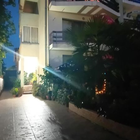 Guest House Urdoviza Kiten  Exterior photo