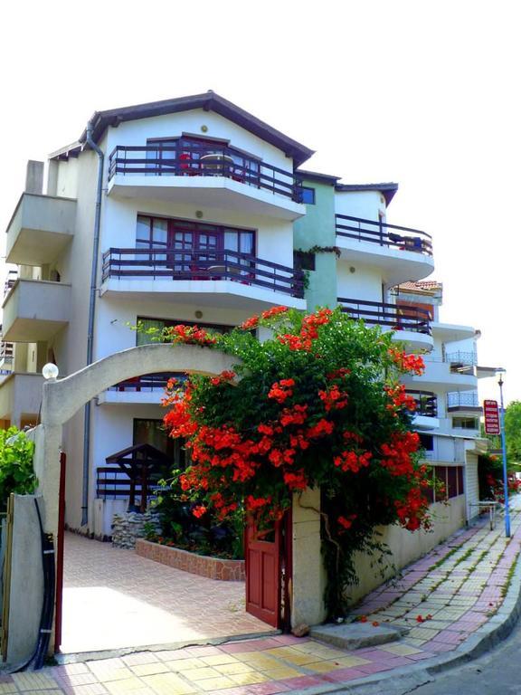 Guest House Urdoviza Kiten  Exterior photo